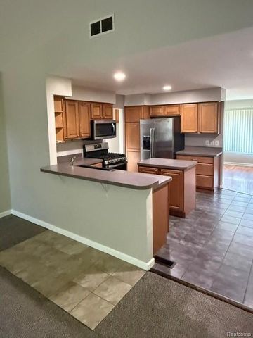 465 TROMBLEY Drive, Troy, MI 48083