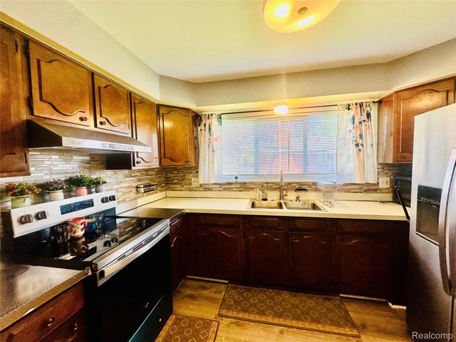 26321 Burg Road, Warren, MI 48089