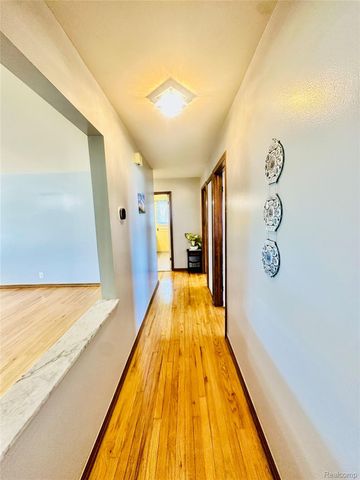 26321 Burg Road, Warren, MI 48089