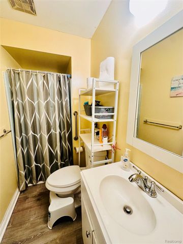 26321 Burg Road, Warren, MI 48089