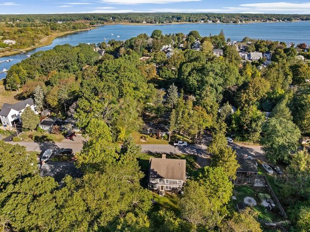 18 Atwood St, Kingston, MA 02364