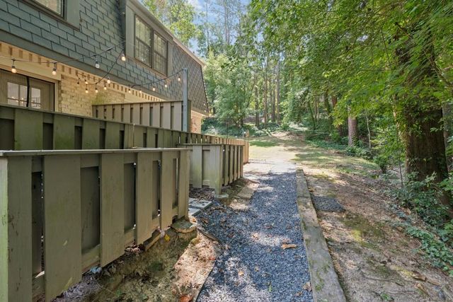 140 Amherst Place NW, Atlanta, GA 30327