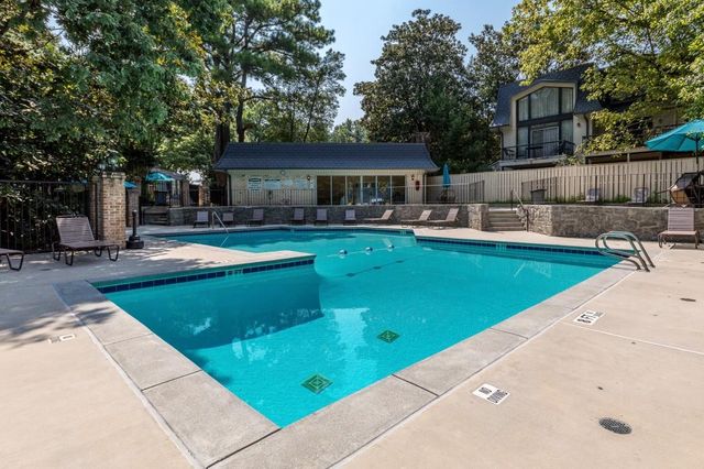 140 Amherst Place NW, Atlanta, GA 30327