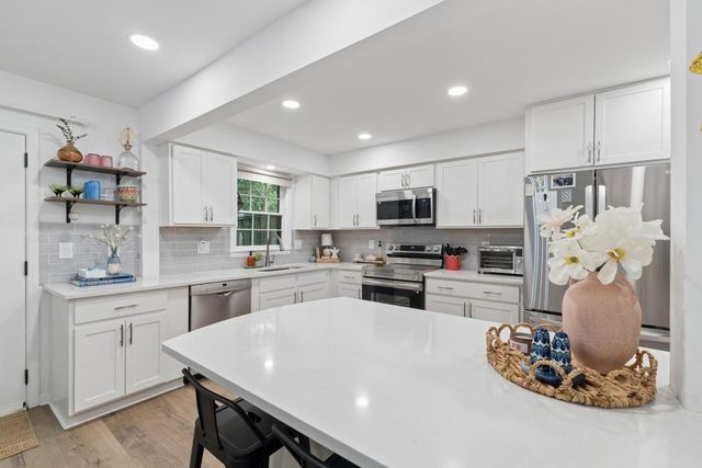 140 Amherst Place NW, Atlanta, GA 30327