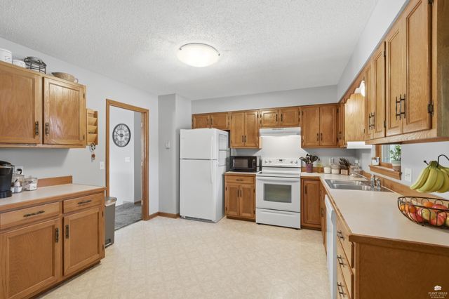 2000 Huntington Square, Manhattan, KS 66503