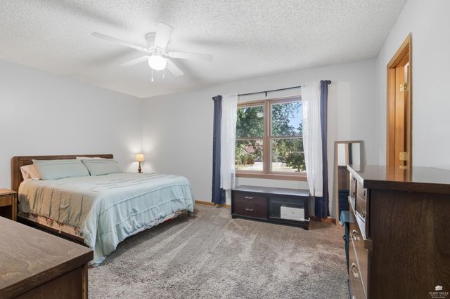 2000 Huntington Square, Manhattan, KS 66503