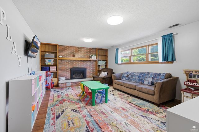 2000 Huntington Square, Manhattan, KS 66503
