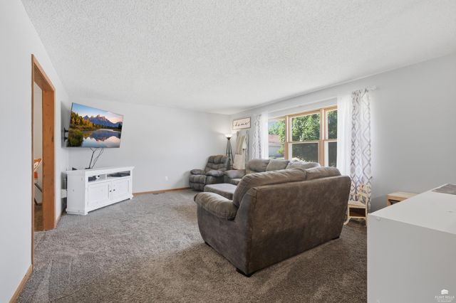 2000 Huntington Square, Manhattan, KS 66503