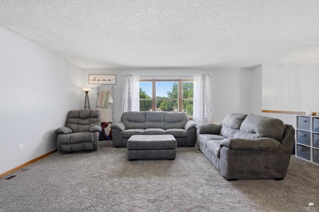 2000 Huntington Square, Manhattan, KS 66503
