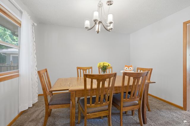 2000 Huntington Square, Manhattan, KS 66503