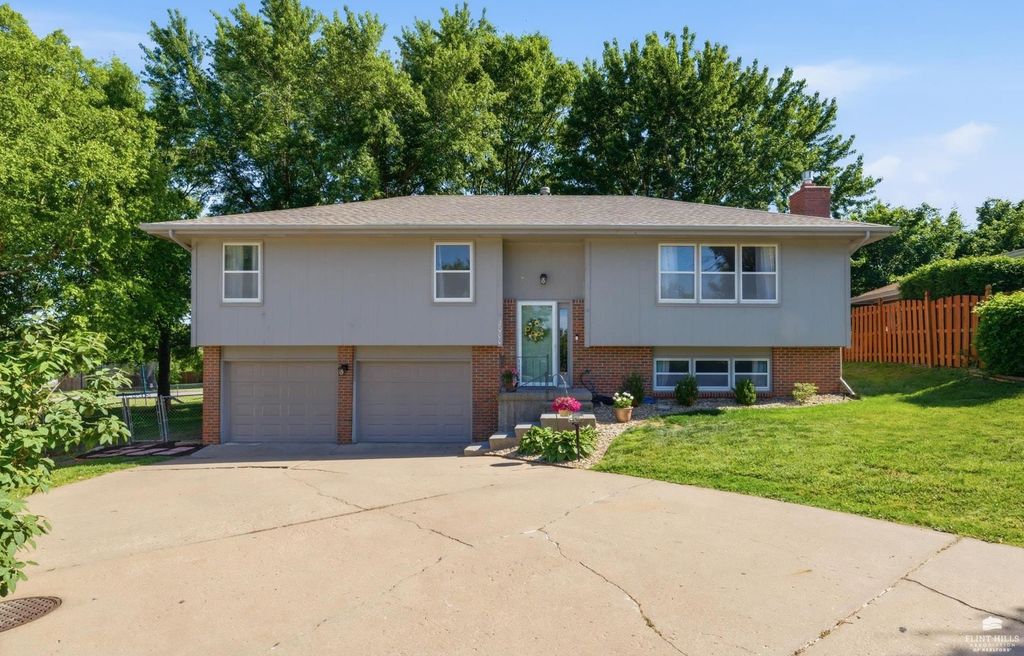 2000 Huntington Square, Manhattan, KS 66503