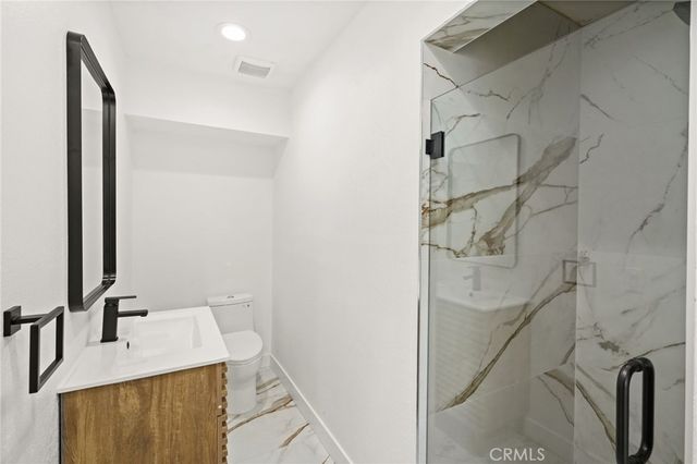 7010 Lennox Avenue B, Van Nuys, CA 91405