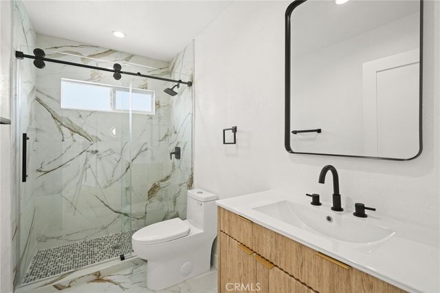 7010 Lennox Avenue B, Van Nuys, CA 91405