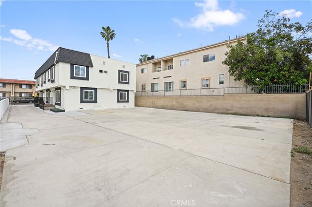 7010 Lennox Avenue B, Van Nuys, CA 91405