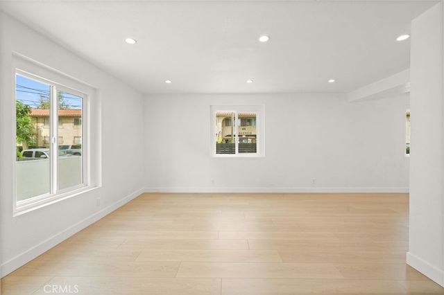 7010 Lennox Avenue B, Van Nuys, CA 91405