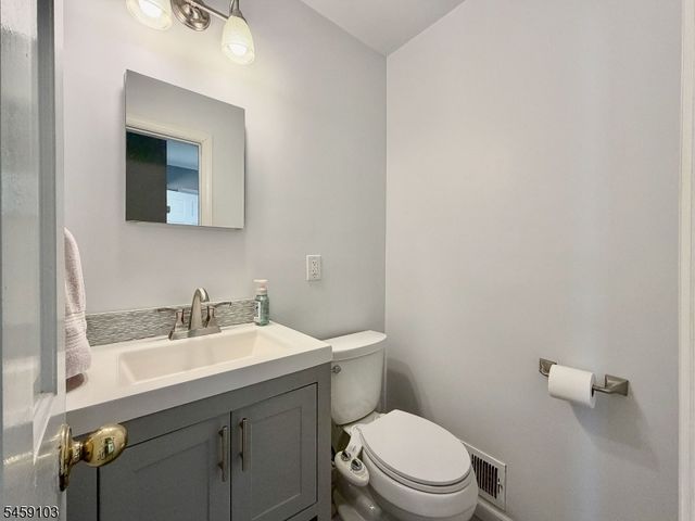 93 Summit Ct, Westfield Town, NJ 07090