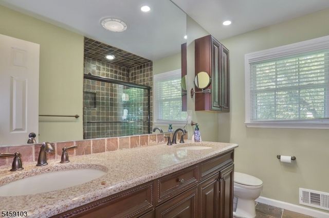 93 Summit Ct, Westfield Town, NJ 07090