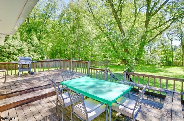 93 Summit Ct, Westfield Town, NJ 07090