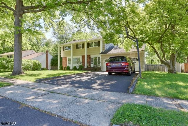 93 Summit Ct, Westfield Town, NJ 07090