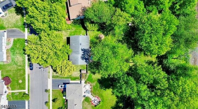 93 Summit Ct, Westfield Town, NJ 07090