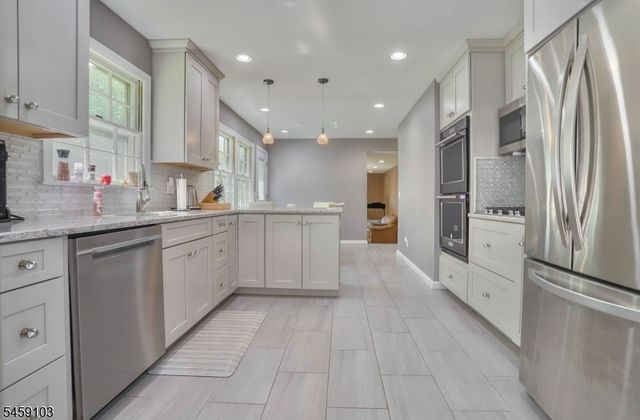 93 Summit Ct, Westfield Town, NJ 07090