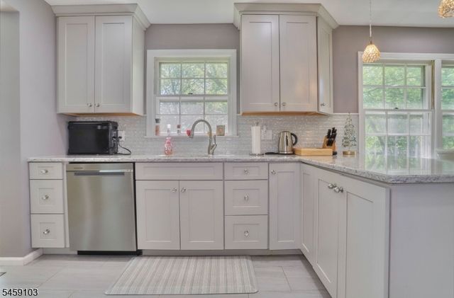 93 Summit Ct, Westfield Town, NJ 07090