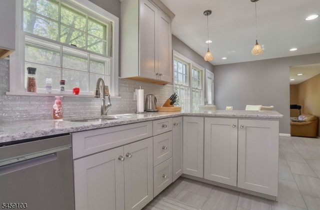 93 Summit Ct, Westfield Town, NJ 07090