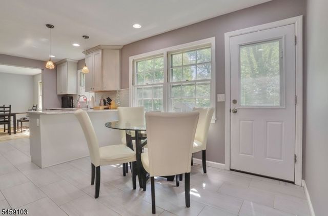 93 Summit Ct, Westfield Town, NJ 07090