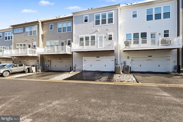 1857 SHADDING BAY LN, Dumfries, VA 22026