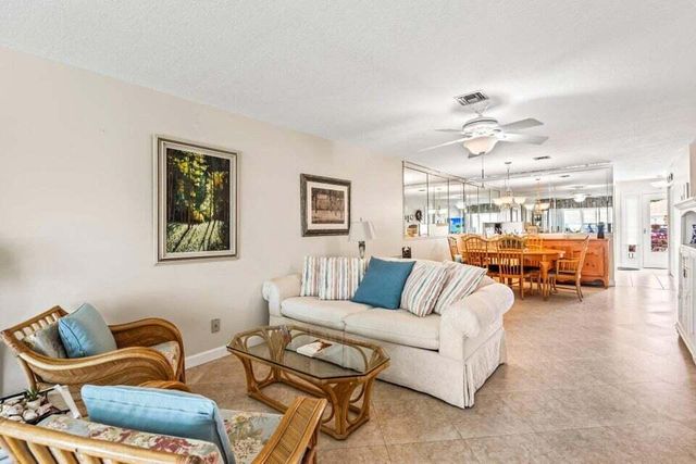 1238 S Lakes End Drive B, Fort Pierce, FL 34982