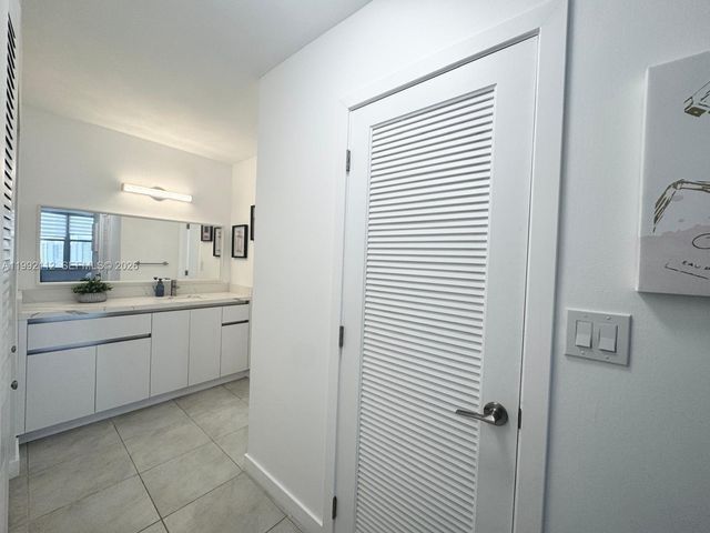 3800 S Ocean Dr 1710, Hollywood, FL 33019