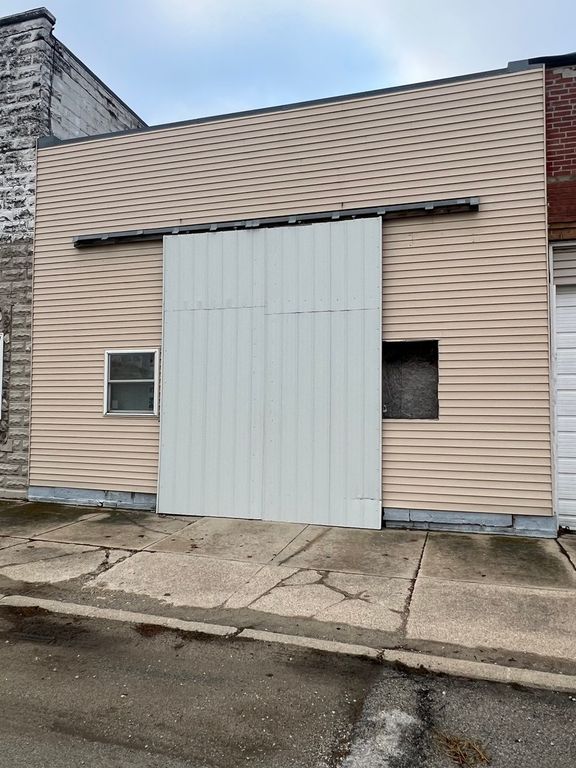 135 S Chicago Street, St. Anne, IL 60964
