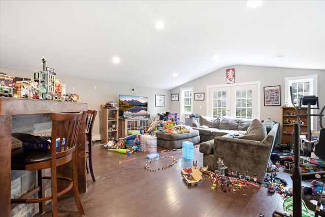 31 Chagnon Lane, Hudson, NH 03051