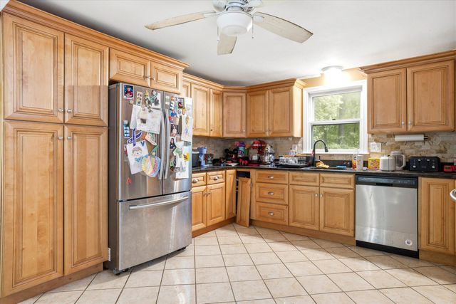 31 Chagnon Lane, Hudson, NH 03051