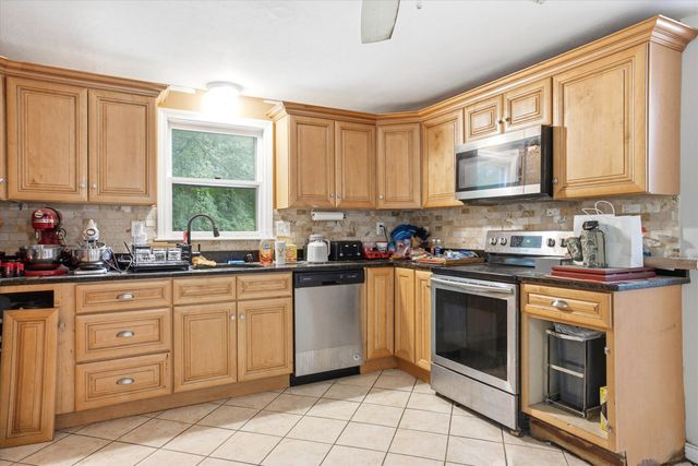 31 Chagnon Lane, Hudson, NH 03051