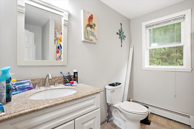 31 Chagnon Lane, Hudson, NH 03051