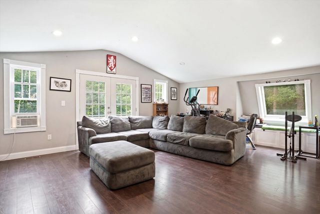 31 Chagnon Lane, Hudson, NH 03051