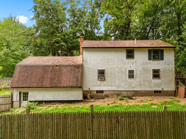 31 Chagnon Lane, Hudson, NH 03051