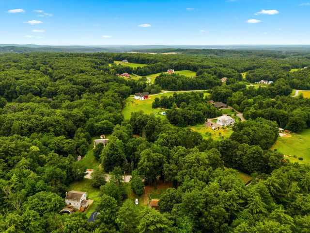 31 Chagnon Lane, Hudson, NH 03051