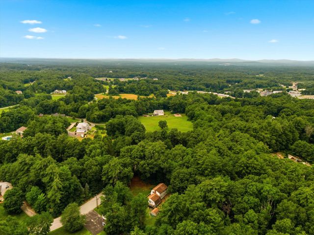31 Chagnon Lane, Hudson, NH 03051