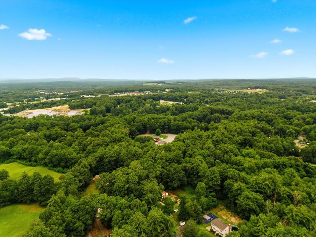 31 Chagnon Lane, Hudson, NH 03051