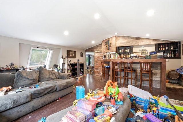 31 Chagnon Lane, Hudson, NH 03051