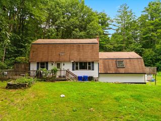 31 Chagnon Lane, Hudson, NH 03051