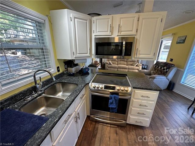 112 N Cardinal Drive, New London, NC 28127