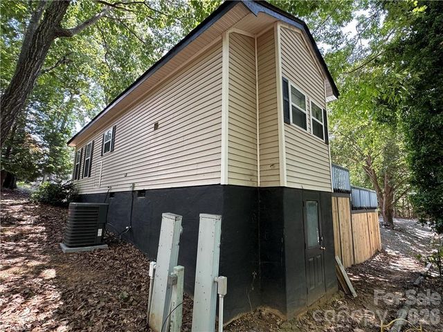 112 N Cardinal Drive, New London, NC 28127