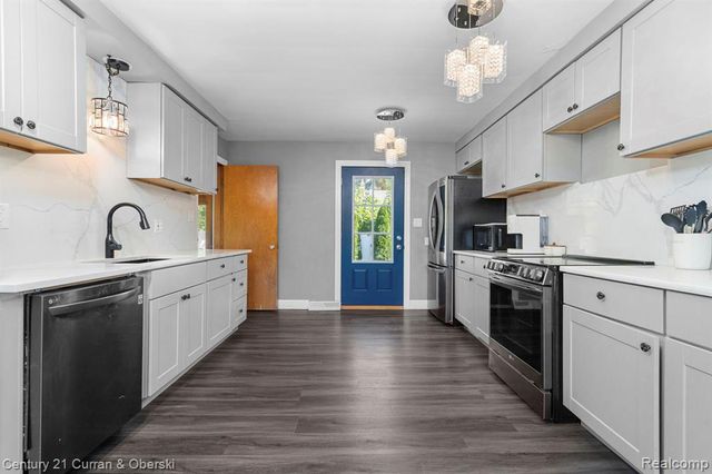 26980 James Avenue, Flat Rock, MI 48134