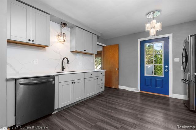 26980 James Avenue, Flat Rock, MI 48134