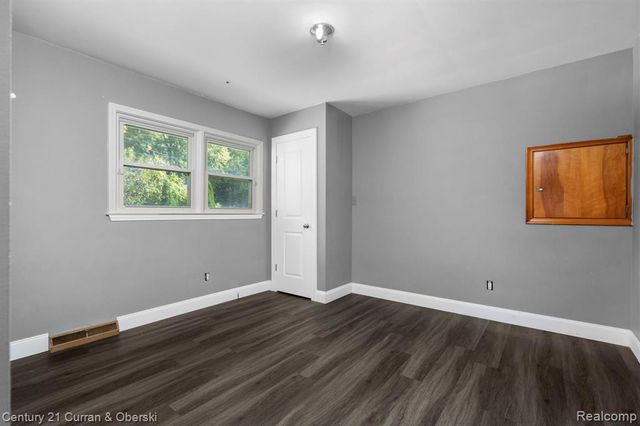 26980 James Avenue, Flat Rock, MI 48134