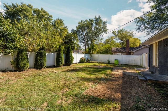 26980 James Avenue, Flat Rock, MI 48134