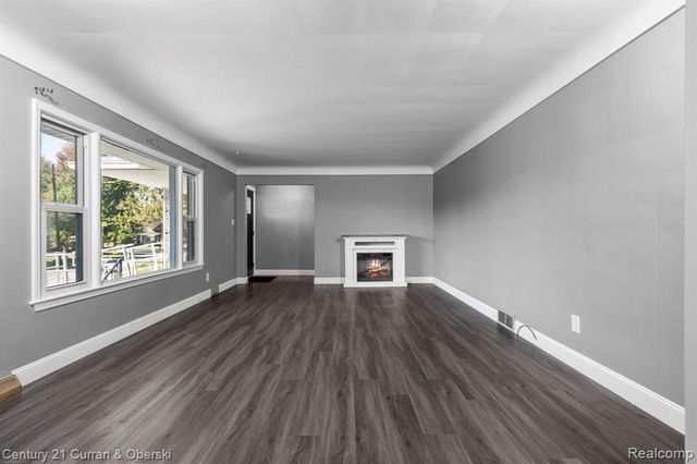 26980 James Avenue, Flat Rock, MI 48134